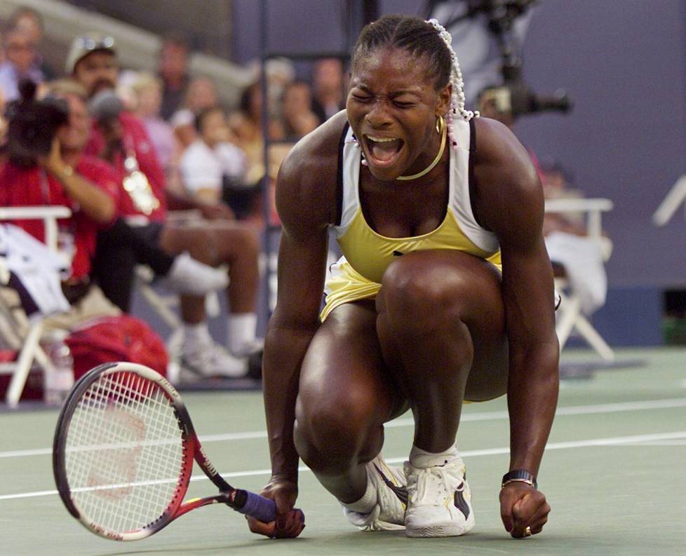 Serena Williams, 17, tuuletti voittamassaan US Openin loppuottelussa Martina Hingisiä vastaan vuonna 1999.