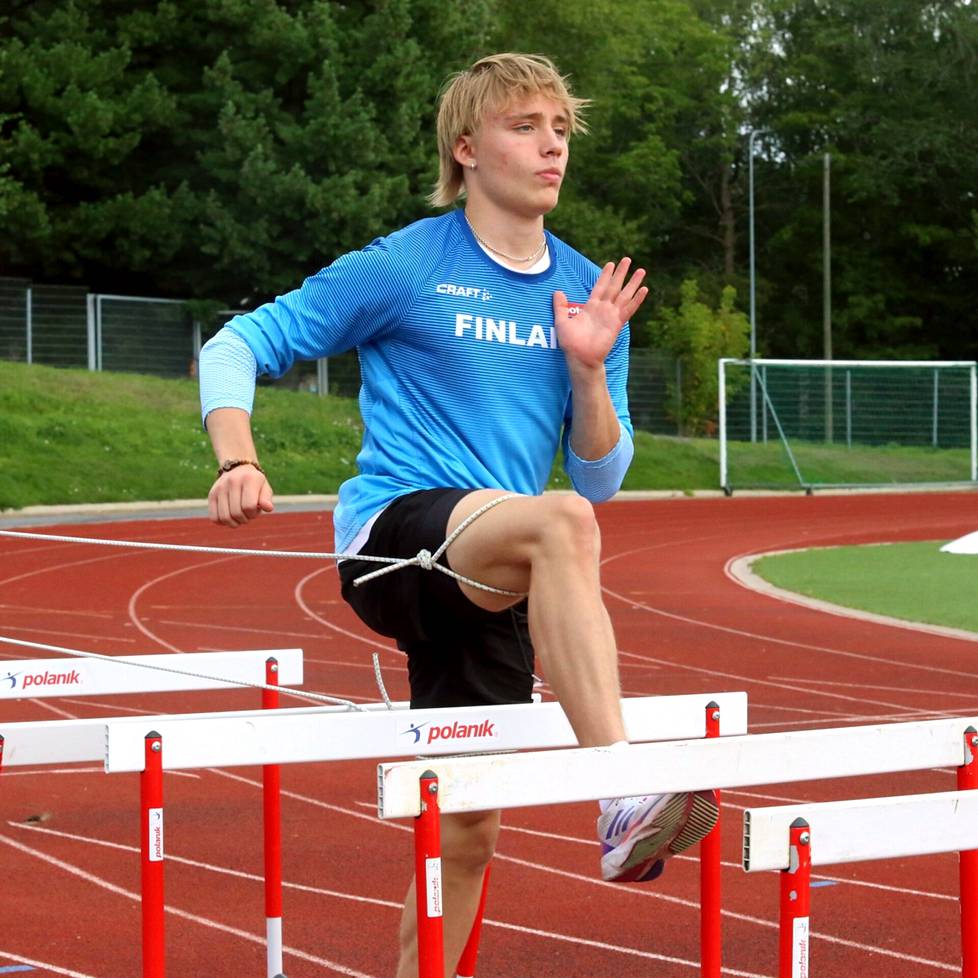 Antti Sainio has been honing his fencing technique in training with his coach mother Maarit Palmroos.