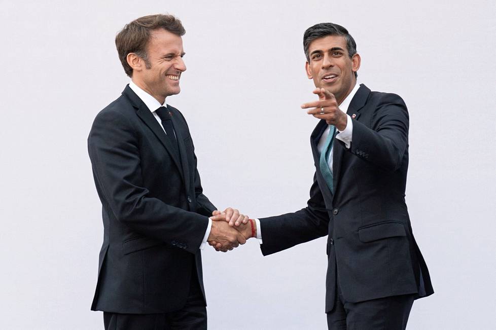Ranskan presidentti Emmanuel Macron (vas.) ja Britannian tuore pääministeri Rishi Sunak tapasivat viime marraskuussa COP27-ilmastokokouksen yhteydessä Egyptissä. Maaliskuussa 2023 Sunak vierailee Macronin luona Pariissa.
