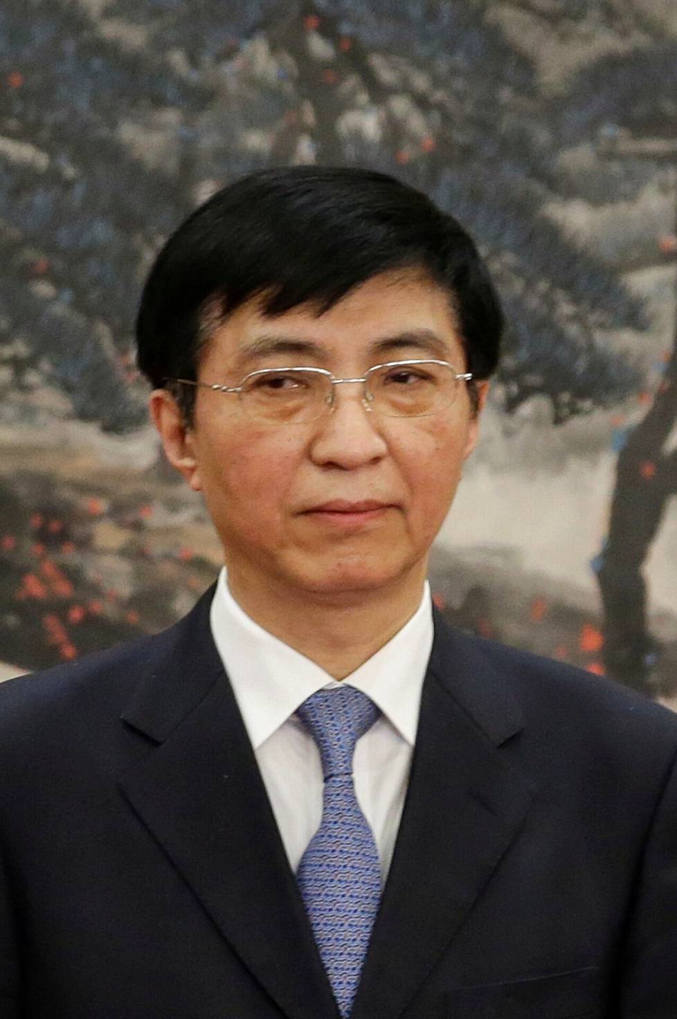 Wang Huning on monialainen tutkija ja poliitikko. Hän veti tutkijana menestyksekkäästi myös kiinalaista väittelyjoukkuetta. 