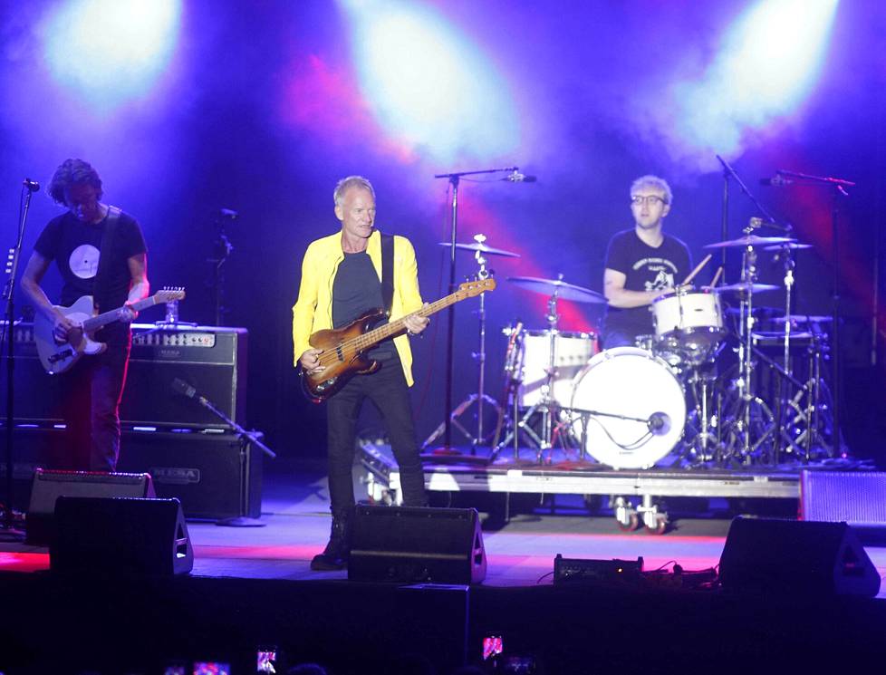 Sting yhtyeineen konserttilavalla Espanjan Vigossa elokuun alussa.
