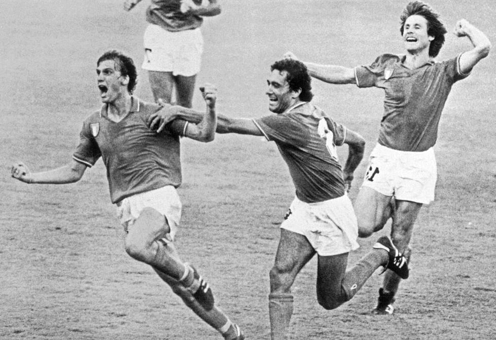 Marco Tardelli (vas.) huusi riemusta tehtyään Italian toisen maalin Länsi-Saksaa vastaan MM-loppuottelussa vuonna 1982.