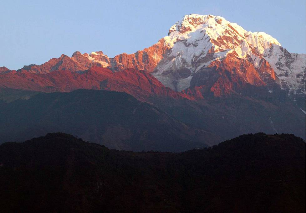 Kiipeilijät ovat tyypillisesti jääneet noin sadan metrin päähän todellisesta huipusta Annapurnan eteläistä reittiä noustessa, Eberhard Jurgalskin tutkimukset osoittavat.