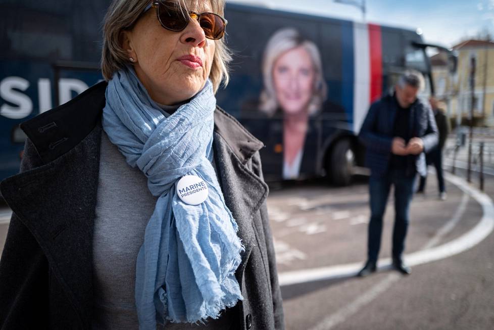 Marine Le Penin puolesta kampanjoiva Sylvie Caeitta kertoo äänestäneensä jo ehdokkaan isää, Jean-Marie Le Peniä. 