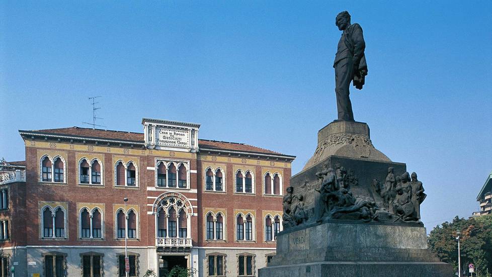 Casa Verdi on Milanossa sijaitseva ja säveltäjä Giuseppe Verdin testamenttilahjoituksen avulla toimiva hoivakoti eläköityneille oopperalaulajille ja muusikoille.
