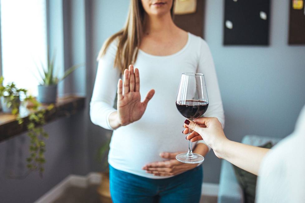 Tutkimusten perusteella 3–5 prosenttia Euroopassa ja Pohjois-Amerikassa syntyvistä lapsista on alkoholin pysyvästi vaurioittamia, tutkija sanoo.