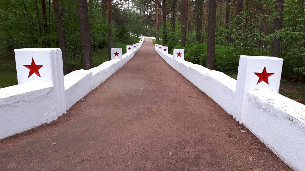 Мемориальное военное кладбище Сестрорецка.