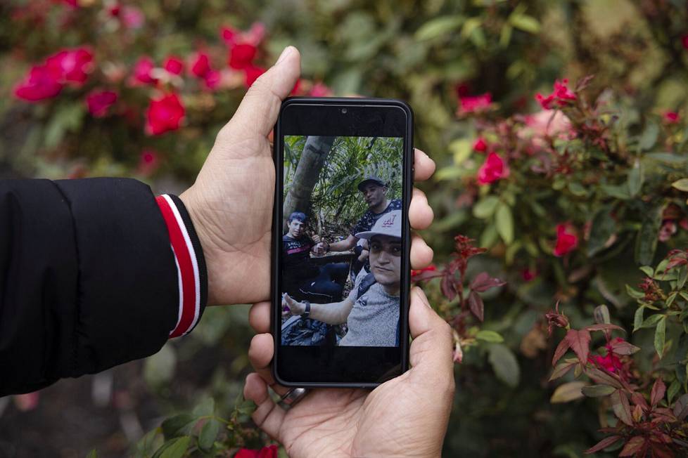 Ricardo Barrios otti selfien Dariénin katkoksessa Kolumbian ja Panaman rajalla heinäkuussa. Hän menetti suurimman osan valokuvistaan puhelimensa mukana Rio Grandeen, mutta tämän hän oli ehtinyt lähettää matkakumppaneilleen.