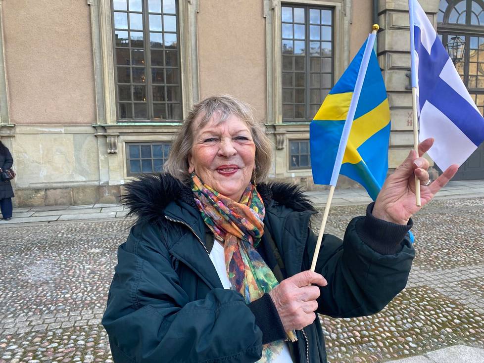 Liisa Liikala had arrived in the courtyard of the Royal Palace to greet the distinguished guests.