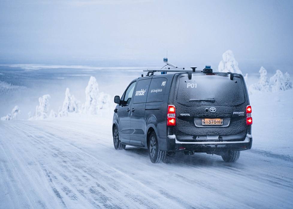 Suomalainen ohjelmistoyhtiö on tehnyt itse ajavalla autollaan testiajoa myös Lapissa Muoniossa talviolosuhteissa.