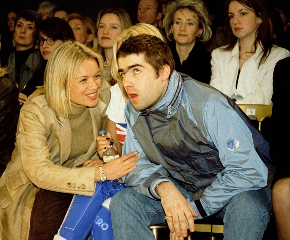 In 1997, Gallagher chatted with presenter Mariella Frostrup at London Fashion Week.