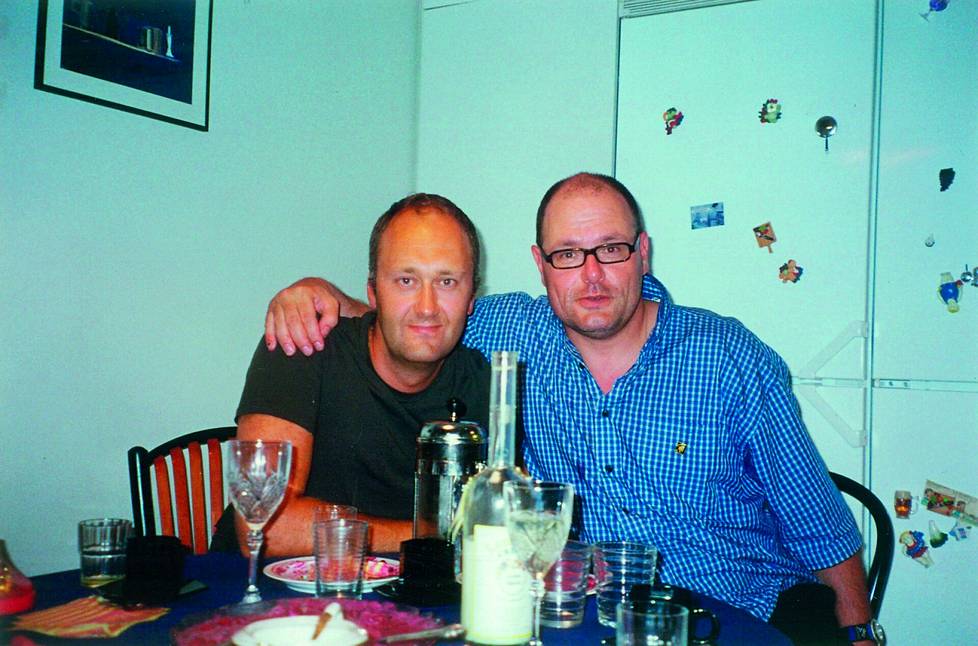 Imagen perustaja Raoul Grünstein ja Ruben Stiller ovat olleet ystäviä lapsuudesta lähtien. Kun Stiller muutti maalta Helsinkiin 1980-luvun alussa, Grünsteinin perheen koti oli hänelle tärkeä tukikohta, jossa Stiller tutustui kunnolla myös juutalaiseen kulttuuriin. Stillerin lapsuudenkodissa ei juuri noudatettu juutalaisia perinteitä.