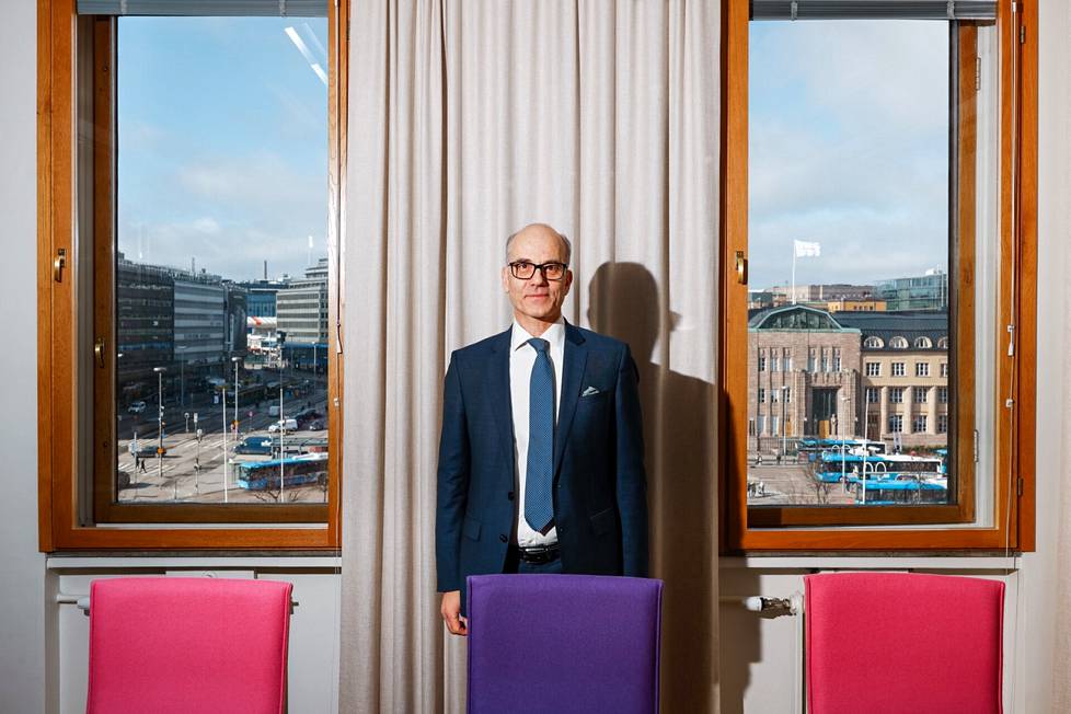 Valtion eläkerahaston toimitusjohtaja Timo Löyttyniemi on tehnyt pitkän uran virkamiehenä ja investointipankkiirina. 