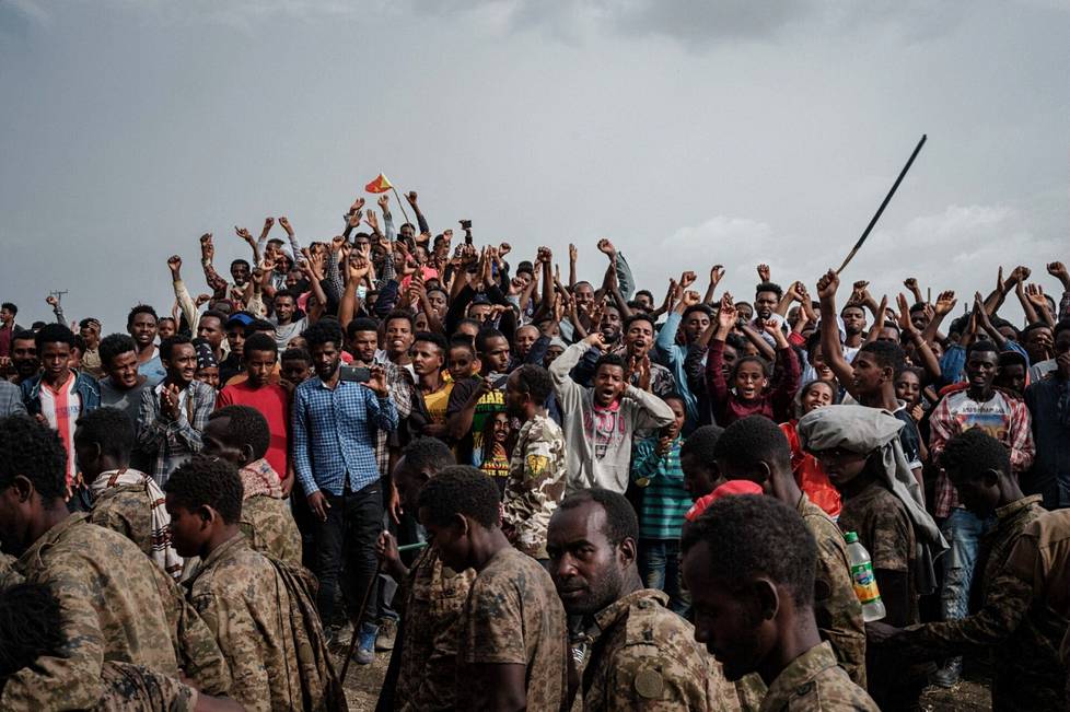 2. heinäkuuta. Vangitut etiopialaissotilaat kävelivät Mekelessä Tigrayn kriisialueella.