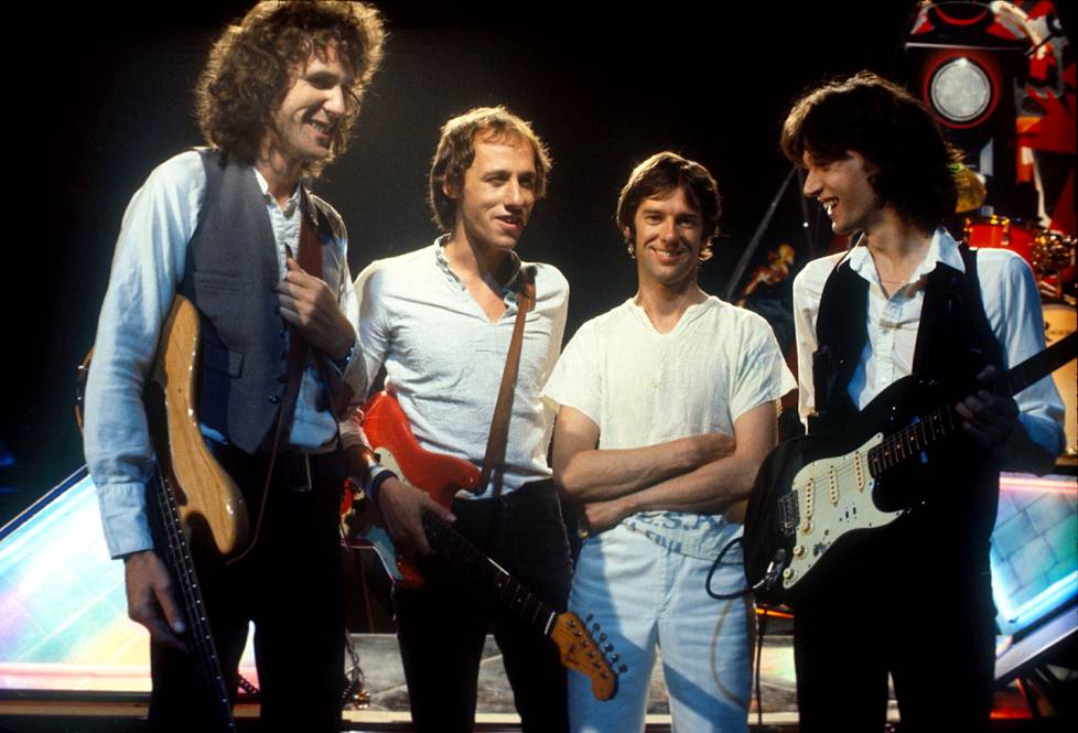 Vuonna 1978 Dire Straitsin alkuperäiseen kokoonpanoon kuuluivat John Illsley (vas,), Mark Knopfler, Pick Withers ja David Knopfler. 