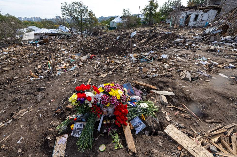 A small memorial has been placed on the side of the hill where the house is located.