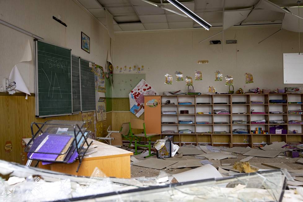 Luokkahuone tuhotussa koulussa.
