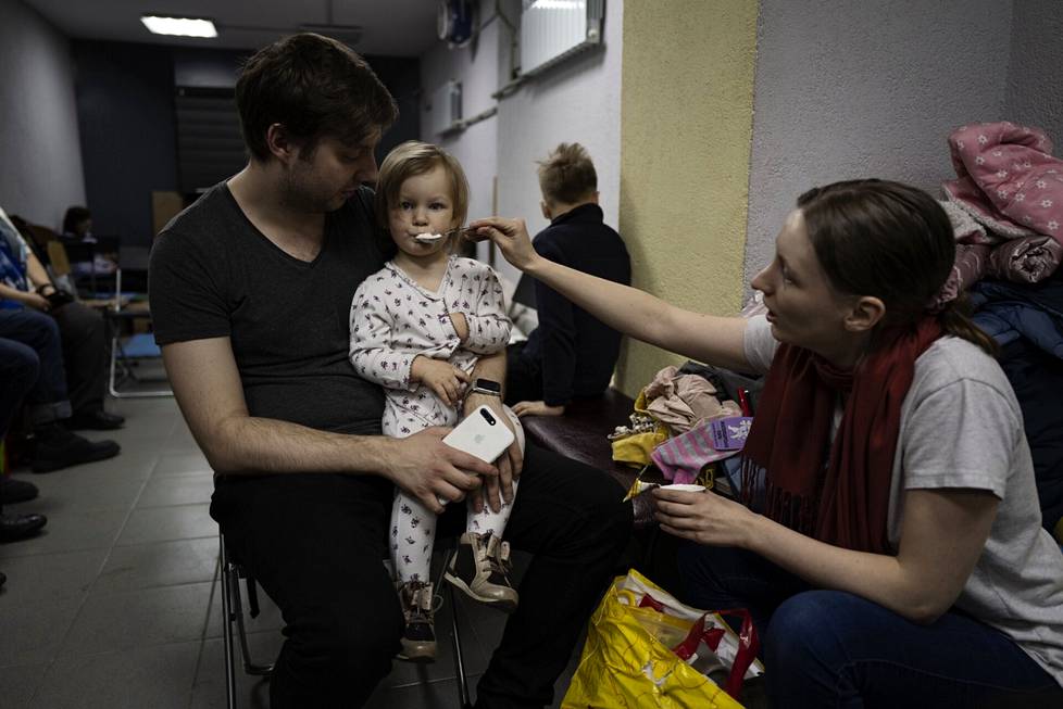 Tim and Oksana are hungry.  Oksana feeds their daughter on the school premises in Solomyanka.