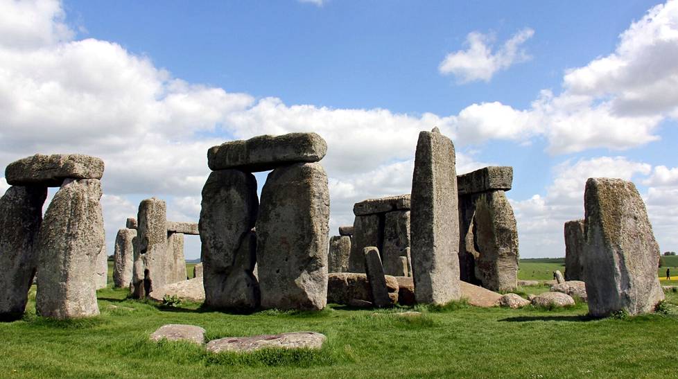 Tänään tiistaina päivä on pisimmillään pohjoisella pallonpuoliskolla. Kesäpäivänseisausta on aina juhlittu myös Stonehengessä Britanniassa. 