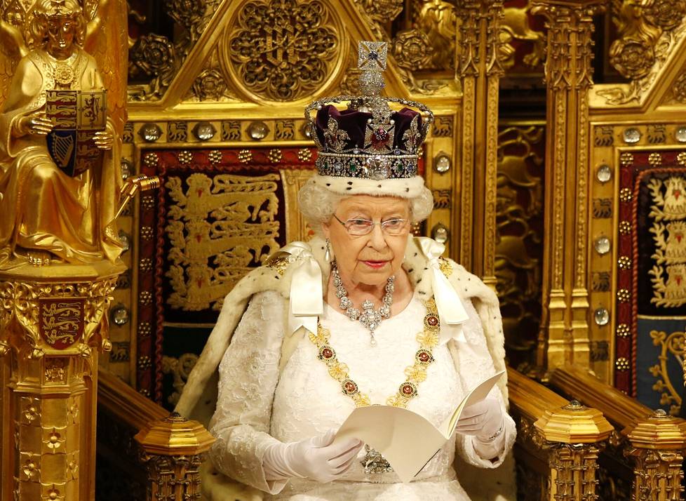 Kuningatar Elisabet II piti puheen parlamentin avajaisissa toukokuussa 2016.