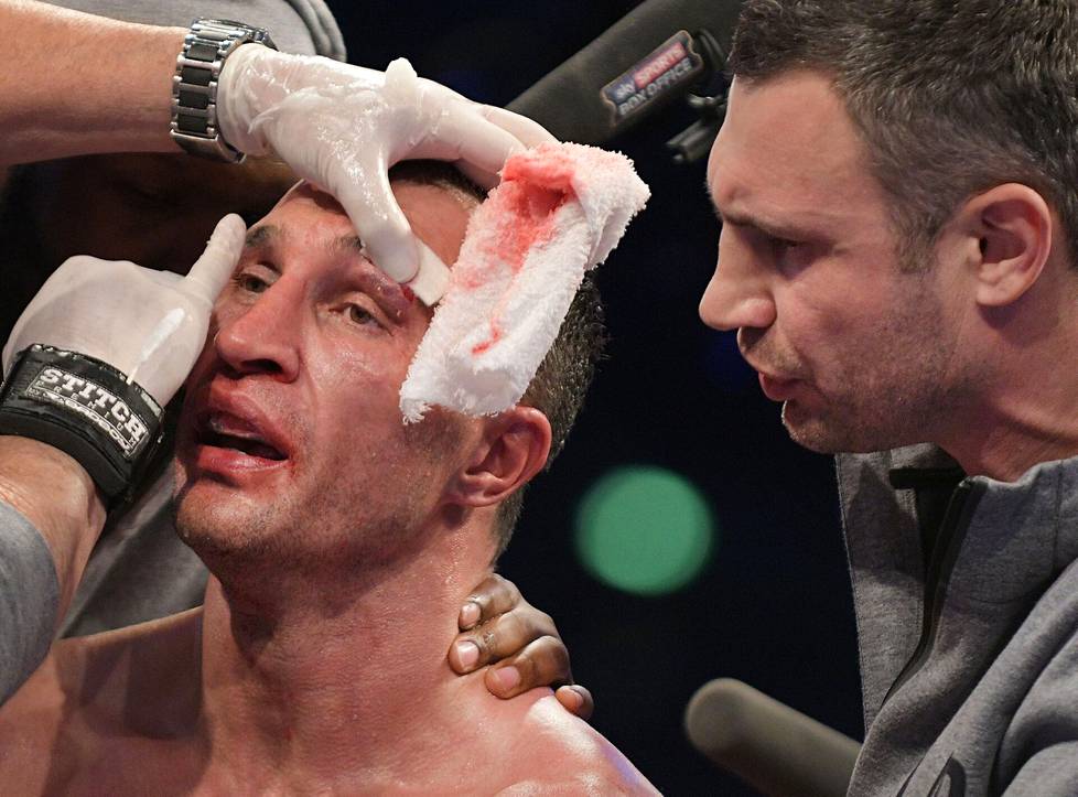 Vladimir Klitschko’s eye corner will be patched during the championship match break in April 2017. Vitali Klitschko will follow with a look of concern.