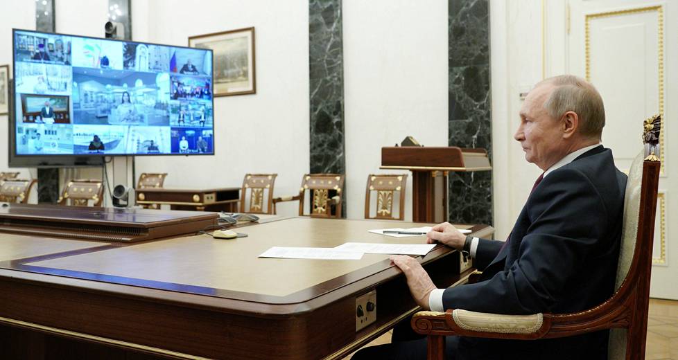 Venäjän presidentti Vladimir Putin osallistui etäkokoukseen Moskovassa 18. maaliskuuta.