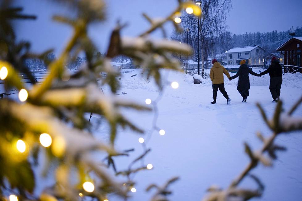 Perhe jatkaa ukrainalaisten pakolaisten auttamista Venäjältä nyt Suomesta käsin. 