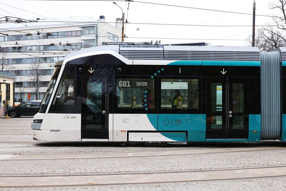Raide-Jokerin vaunut ovat olleet koeajossa Helsingissä. Valmistuessaan vuonna 2024 Raide-Jokeri on ensimmäinen raitiotie, joka nykyisten kuntarajojen aikana ylittää Helsingin rajan.