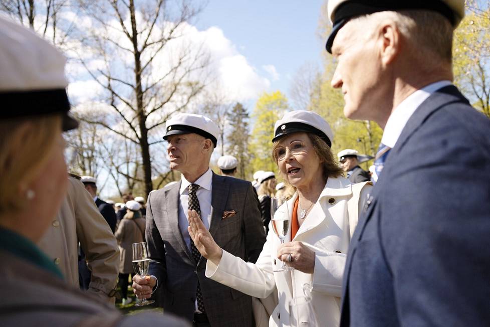 Floran päivän juhlaa juhlistivat läsnäolollaan myös Helsingin yliopiston kansleri Kaarle Hämeri sekä rehtori Sari Lindblom.
