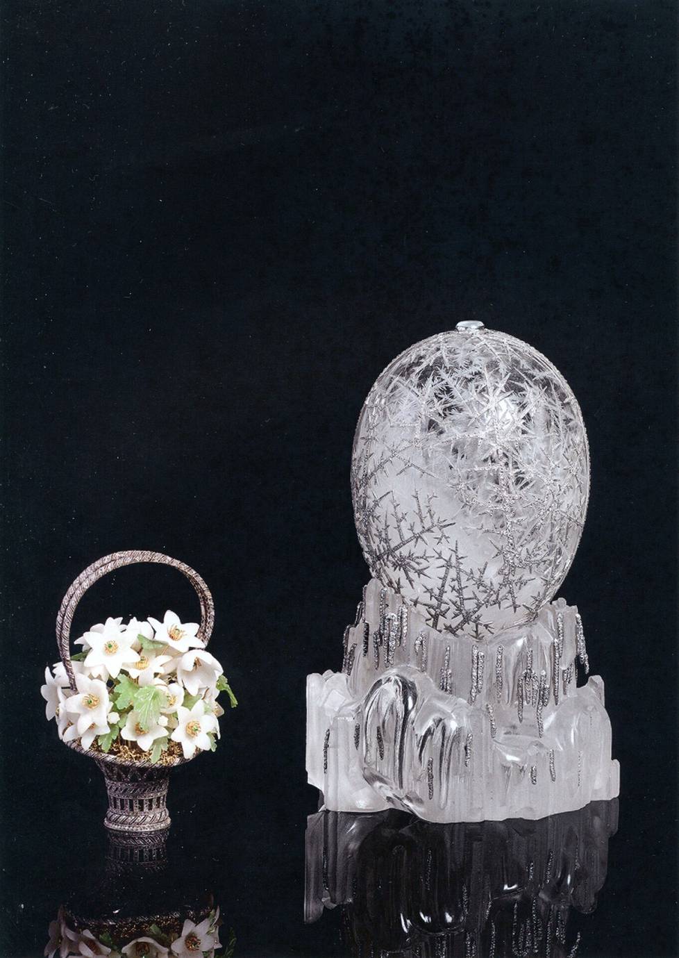 Talvimuna on tyyliltään pelkistetympi kuin Fabergén monet aiemmat keisarilliset pääsiäismunat. Kokonaisuuteen on silti saatu upotettua kolmisentuhatta pienenpientä timanttia.