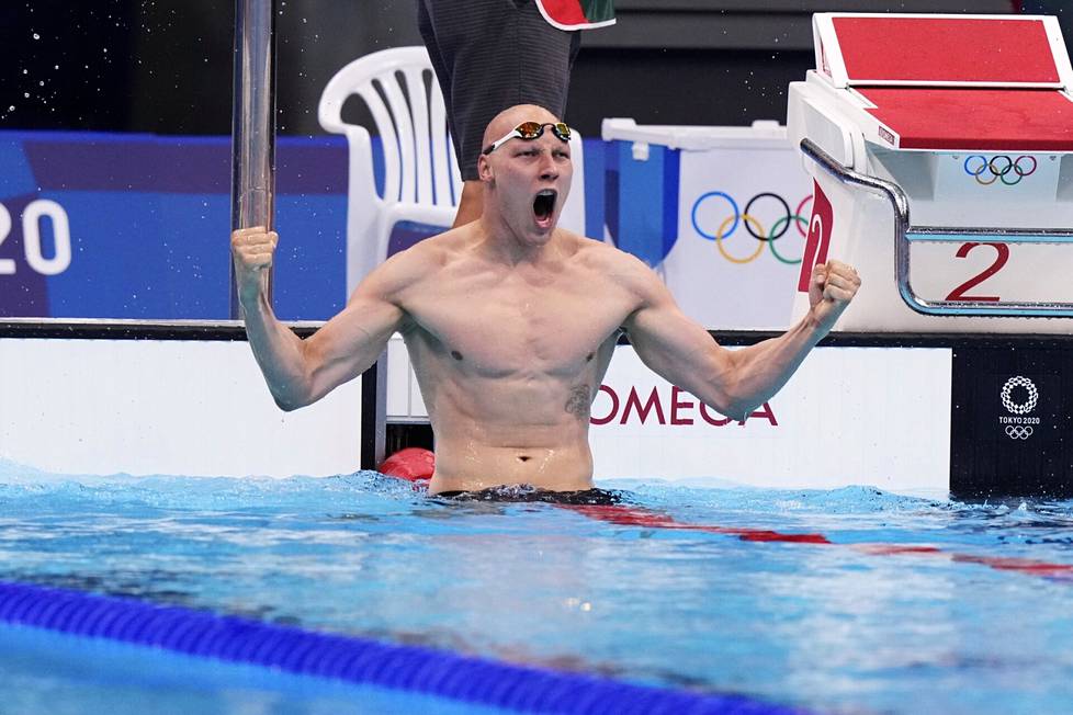 Tokiossa 200 metrillä olympiapronssia uinut Matti Mattsson tuuletti maalissa 28. heinäkuuta 2021.