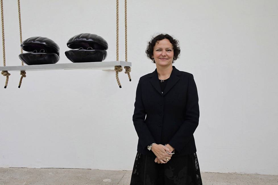 Taiteellinen johtaja Cecilia Alemani katsoo näyttelyssään tulevaisuuteen. 