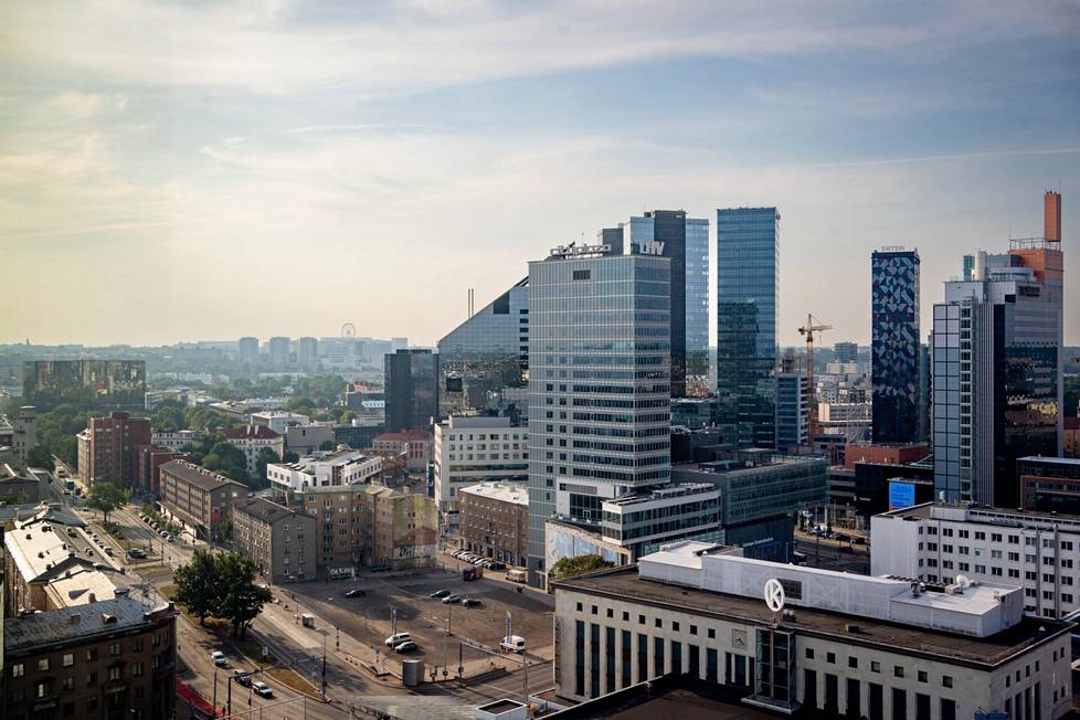 Viro on Politico-lehden mukaan tukenut Ukrainaa noin 220 miljoonalla eurolla eli noin 0,8 prosentilla maan bkt:sta. Kuvassa näkymä Tallinnan keskustasta 19. elokuuta.