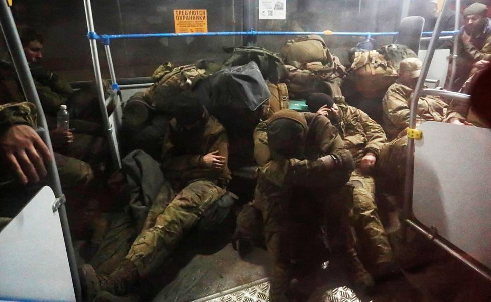 Venäjä kuljetti ukrainalaissotilaita Azovstalista Donetskiin. 
