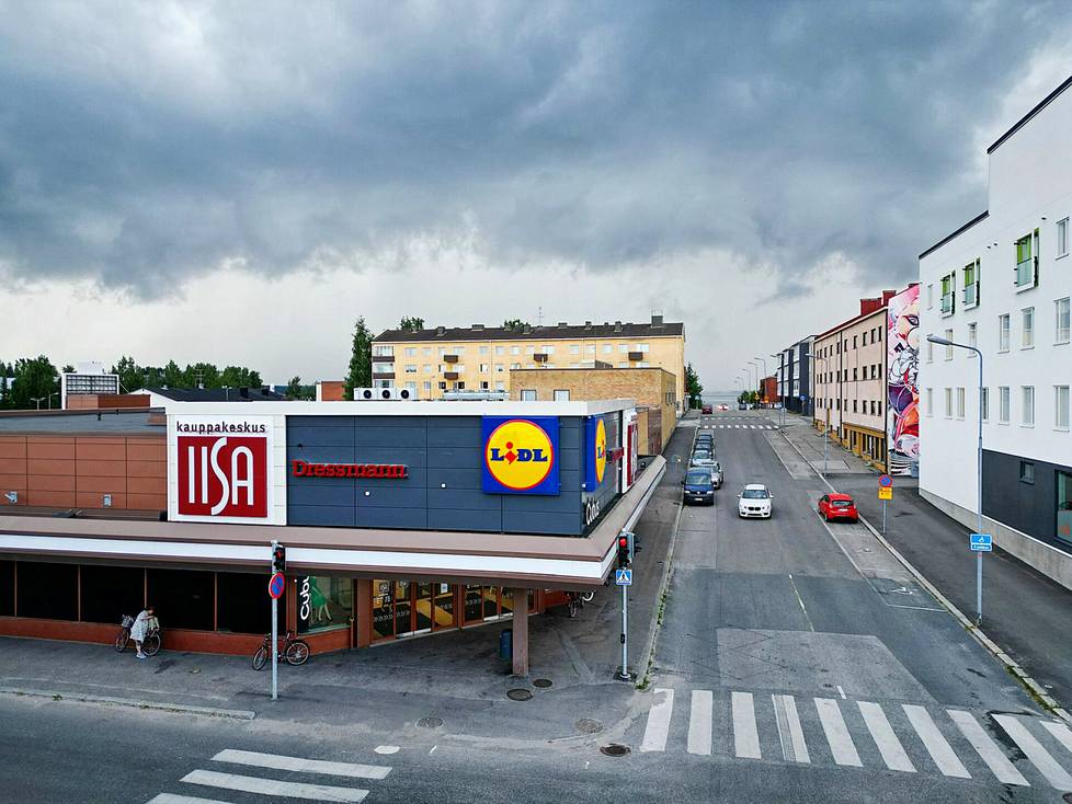 Pohjois-Savossa sijaitsevan Iisalmen kauppakeskuksessa palvelee enää vain muutama liike. Vielä kaksi vuotta sitten tilanne oli toinen.