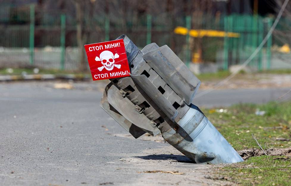 Еще не все боеприпасы обезврежены. Фото из Гостомеля. ФОТО: САМИ КЕРО / HS