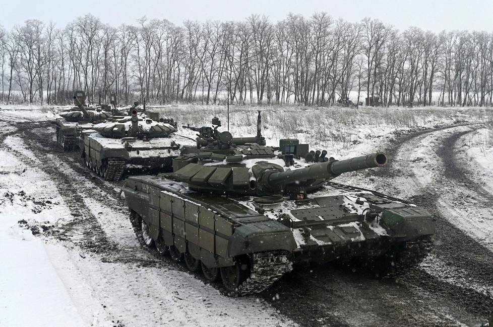 Venäläisiä panssarivaunuja Kadamovskin harjoitusalueella Rostovissa tammikuun loppupuolella. 