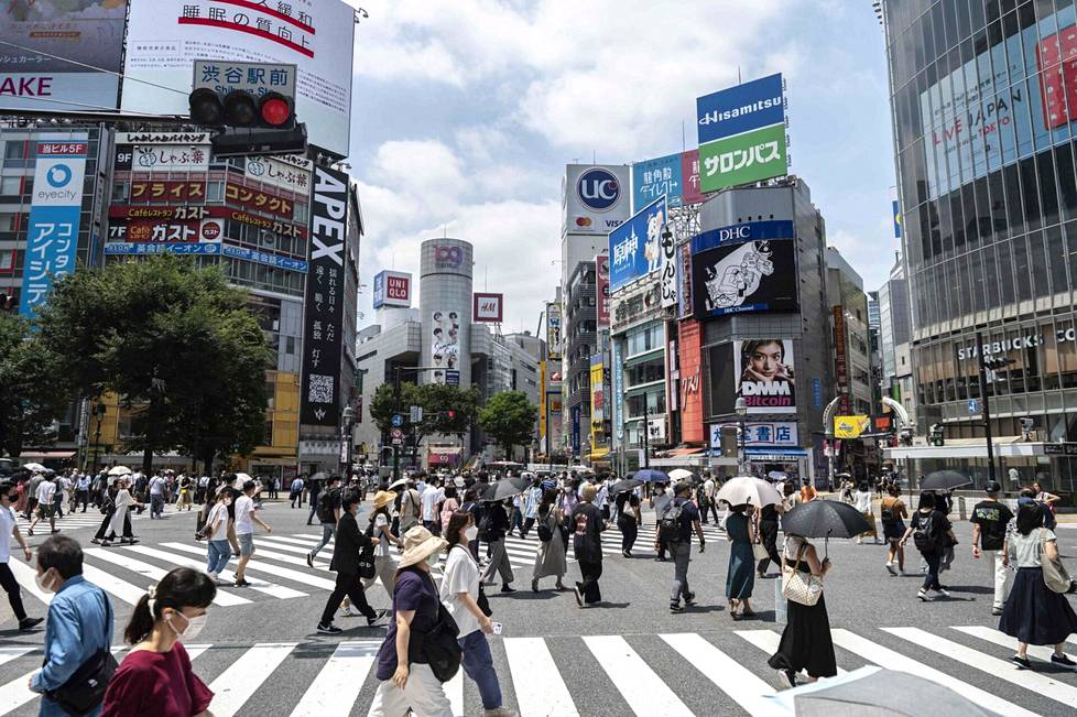 Lämpöhalvaus ja auringonpistos ovat todellisia uhkia Tokion paahtavassa helteessä. 