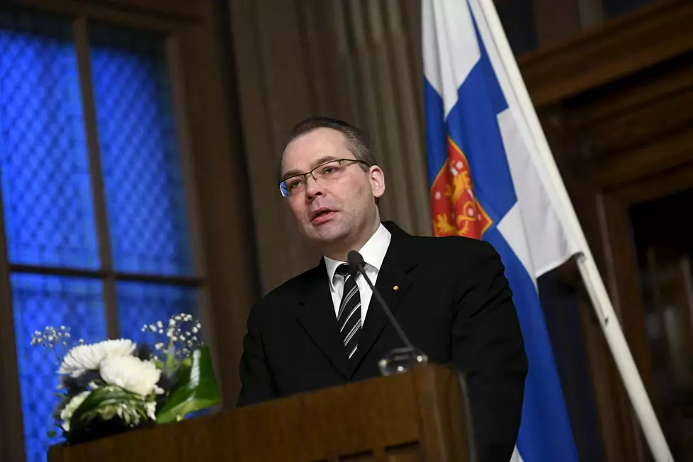 Puolustusministeri Jussi Niinistö (sin) puhui maanantaina valtakunnallisten maanpuolustuskurssien avajaisissa.