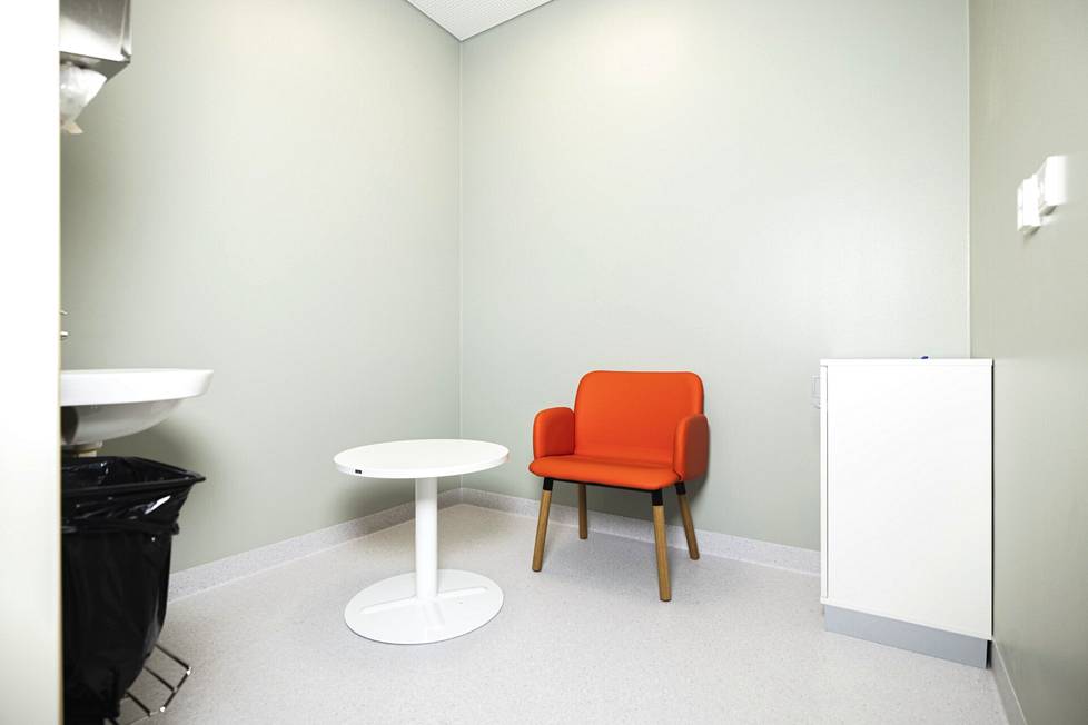 Spermanluovuttajat antavat siemennestenäytteensä tässä huoneessa Turun yliopiston spermapankissa.