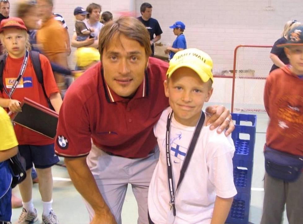 Mikko Rantanen, who is currently cool as a Colorado superstar, once participated in Selänte's puck camp.