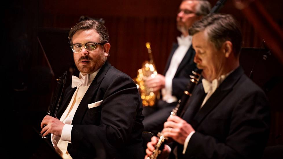 Frederik Cilius Jørgensenin (vas.) esittämä klarinetisti Bo on kuin äkäinen Konttorin David Brent.