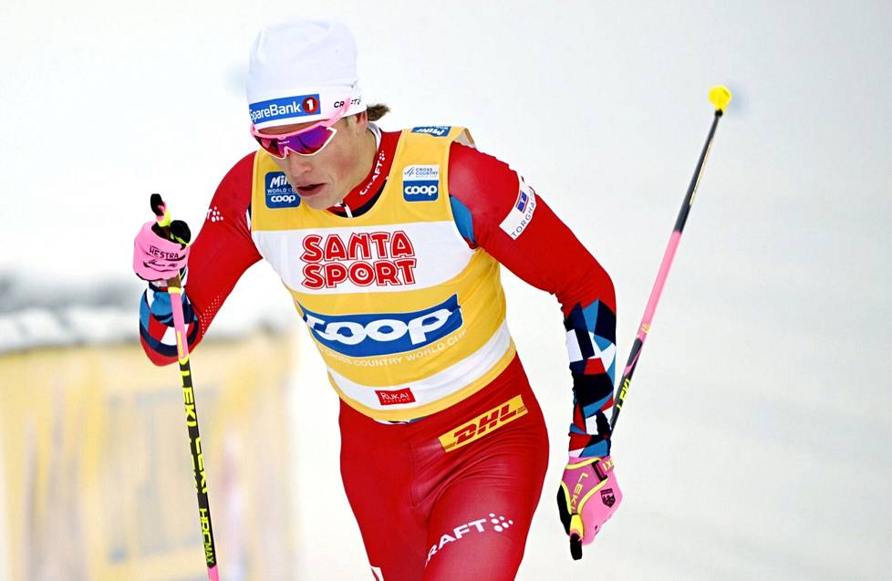 Norjan Johannes Høsflot Klæbo vauhdissa Rukan sprintissä perjantaina. Klæbo vei tällä kertaa Rukalla kaikki kolme voittoa.