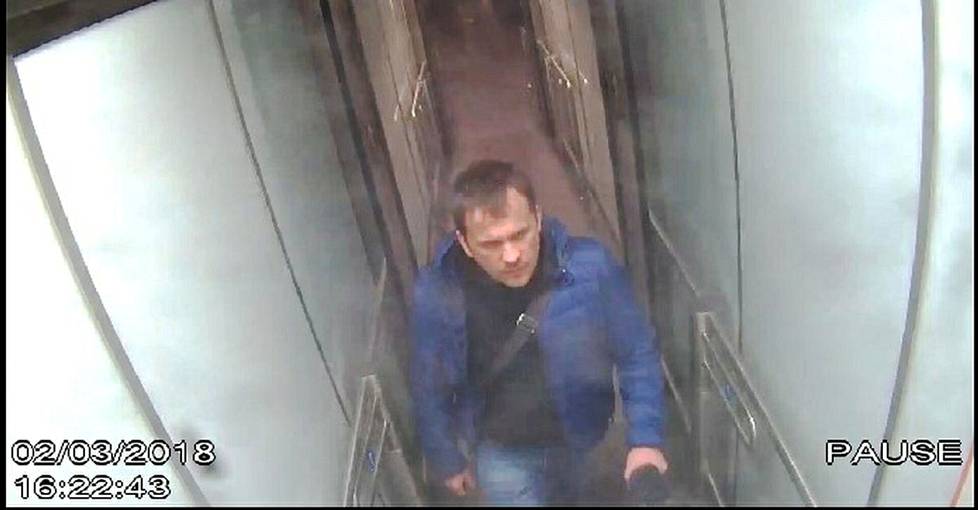 Sergei ja Julija Skripalien murhayrityksestä epäilty Anatoli Tšepiga valvontakamerakuvassa Gatwickin lentokentällä Lontoossa maaliskuussa 2018.