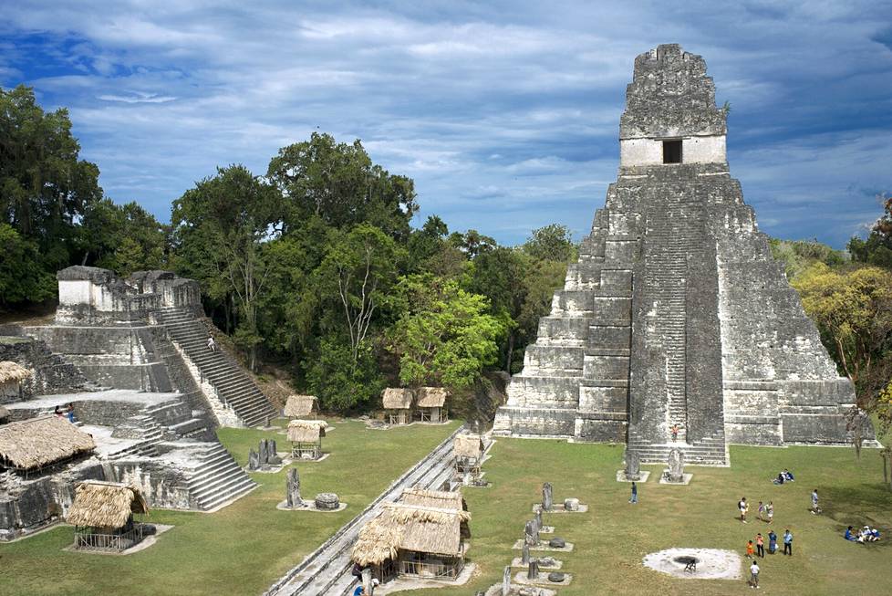 Temppelin rauniot kertovat Tikalin muinaisesta kukoistuksesta Guatemalassa.