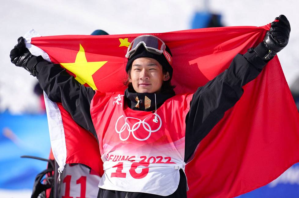 Su Yiming pääsi juhlimaan olympiamitalia kotiyleisön edessä vain 17-vuotiaana.