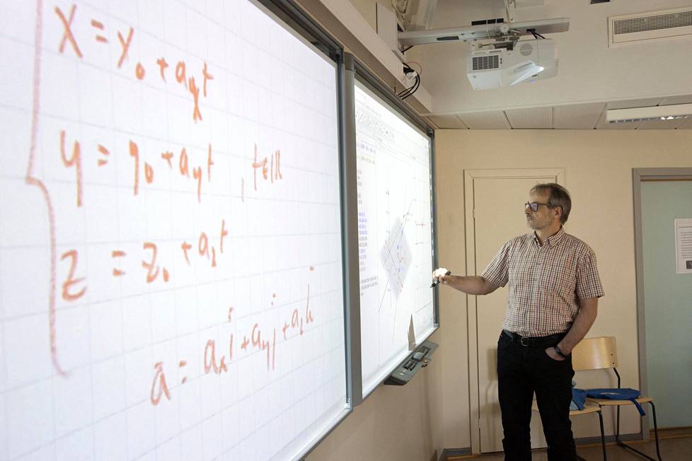 Timo Salminen on opettanut matematiikkaa yli kolmekymmentä vuotta.