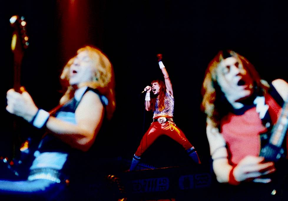 In 1984, Iron Maiden started their concert with the song Aces High, which is about air combat in World War II. In the photo, from left, guitarist Dave Murray, soloist Bruce Dickinson and guitarist Adrian Smith.