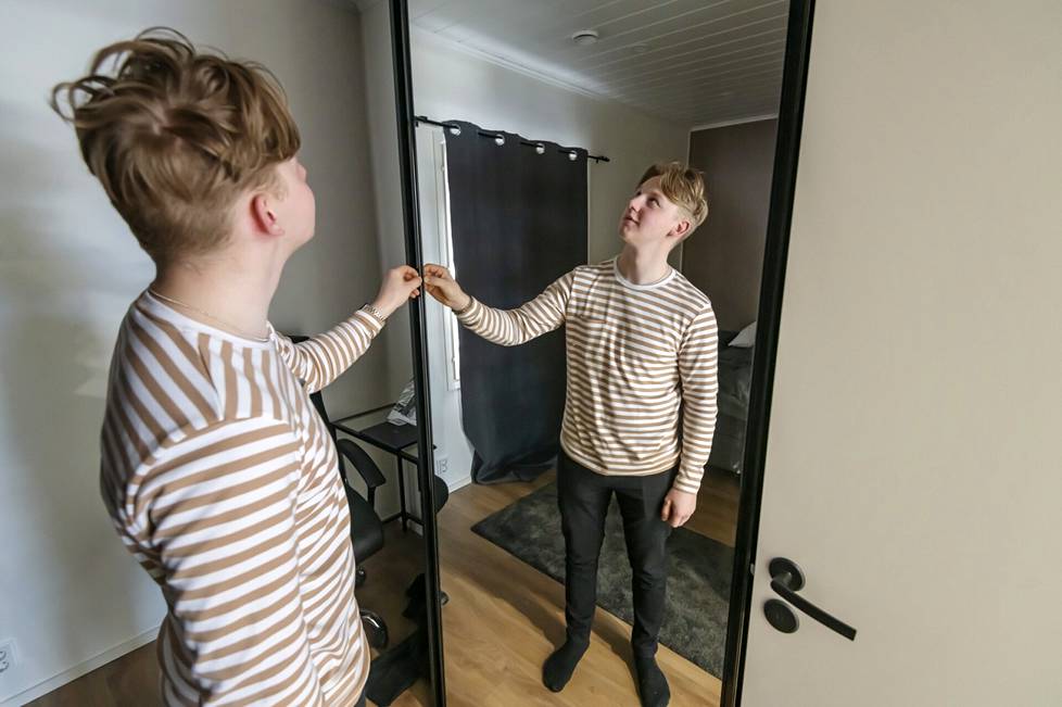 18-vuotias Konsta Keskitalo rakensi itse itselleen kodin. Tässä jutussa hän ja Hyvinkäälle taloa rakennuttava Ella Sälpäkivi kertovat, miksi ryhtyivät hurjiin urakoihin jo nuorella iällä.
