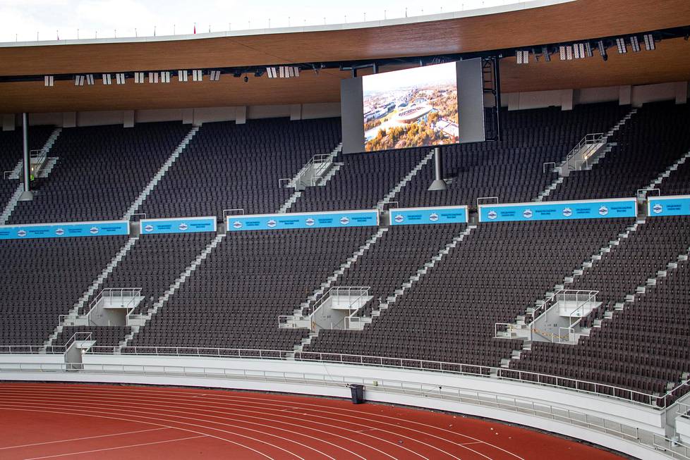 Olympiastadionin eteläkaarteessa on iso näyttötaulu. Sen taakse jää noin 200 istumapaikkaa, joista ei näe kentälle.